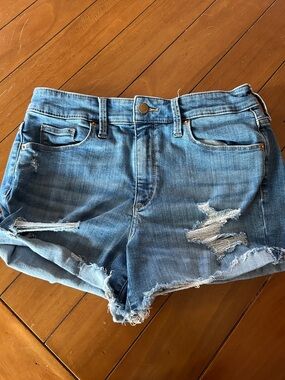 Universal Thread Distressed Light Blue Denim Jean Shorts Size 8/29 High Rise